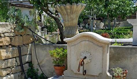 Voici notre fontaine pour jardin dite "Marquise". Cette