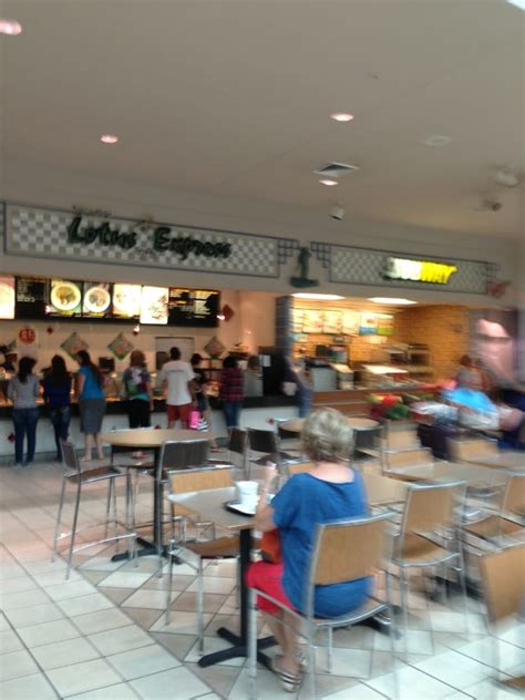 food court in mall of louisiana