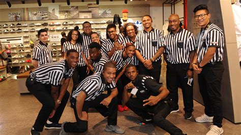 Foot Locker Employee Benefits and Review Details