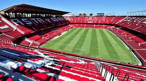 football stadium in spanish