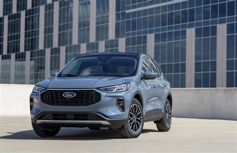 Compare Ford Escape trims and features for lease specials