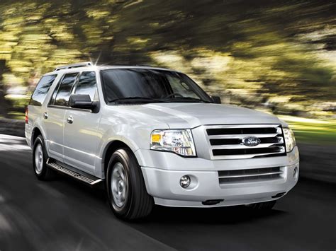 Ford Expedition dashboard with warning lights