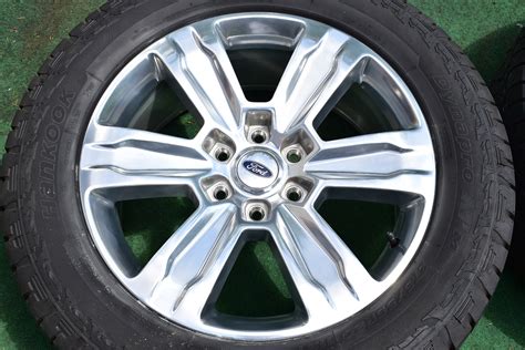 ford expedition platinum wheel size