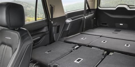 ford expedition xlt seating capacity