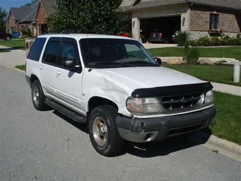 ford explorer 2001 v8