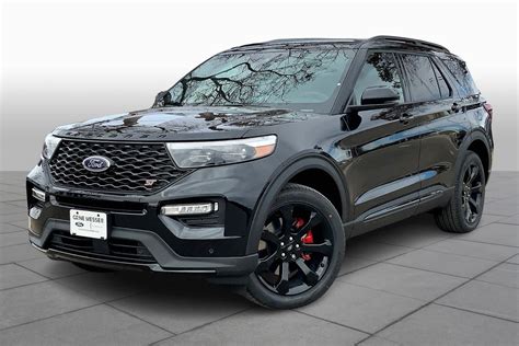 Close-up of the Ford Explorer 2024 ST engine, highlighting its power capabilities