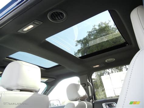 ford explorer with sunroof