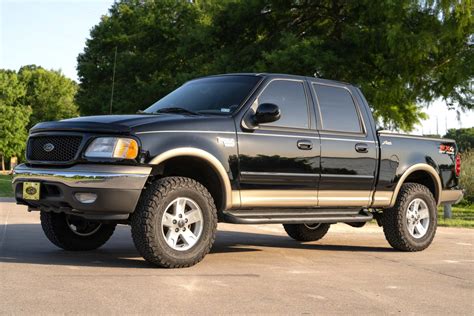 Front view of a classic Ford F-150 2002 pickup truck