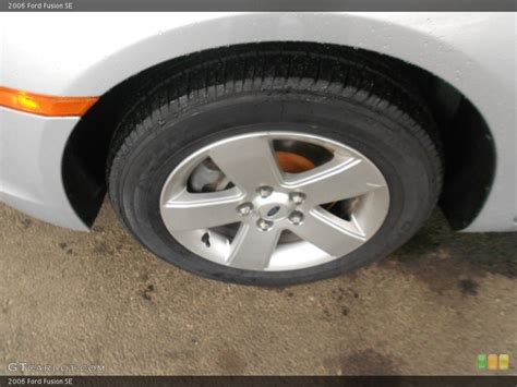 ford fusion 2006 tire size