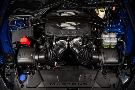 Comparison chart of different Ford Mustang engine options
