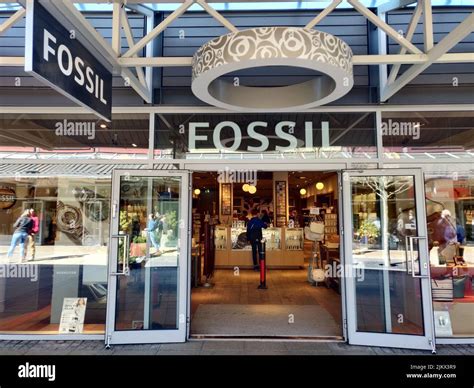 fossil outlet locations retail stores