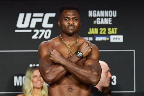 francis ngannou poids taille