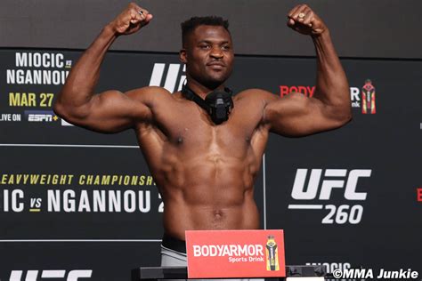 francis ngannou taille poids