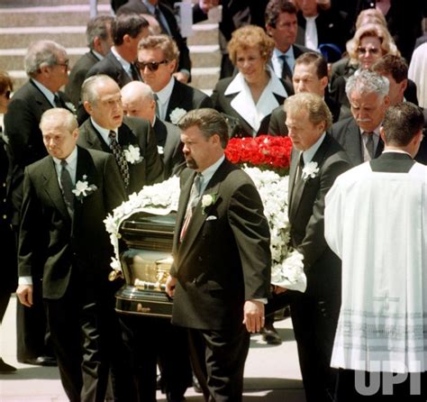 frank sinatra's funeral images