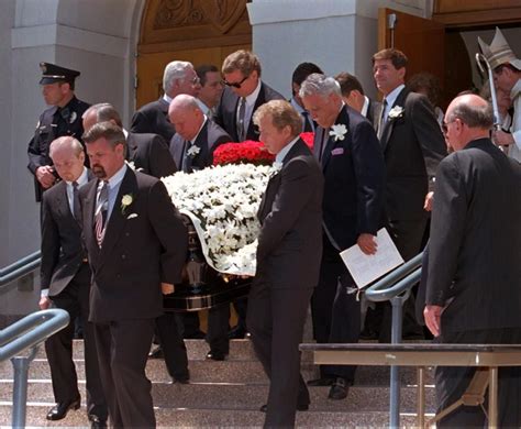 frank sinatra funeral pictures