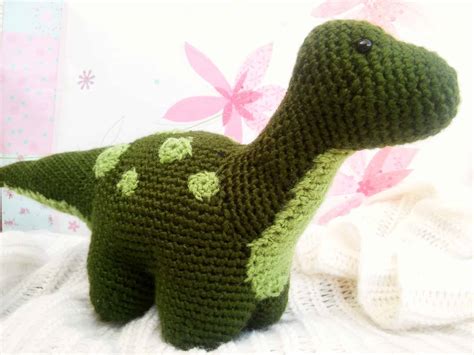 triceratops crochet pattern, dinosaur crochet pattern, crochet dinosaur