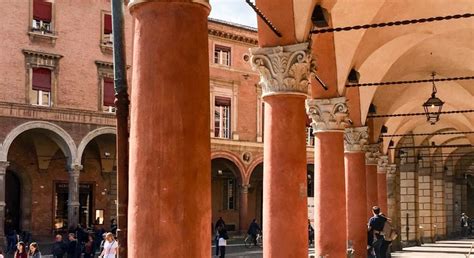 free walking tour bologna italy