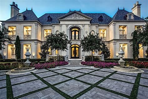 french chateau architecture style