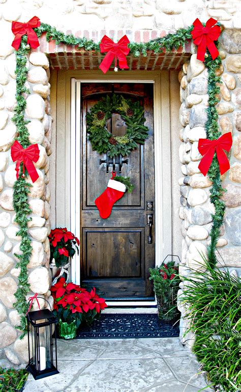 35 Front Door Christmas Decorations Ideas