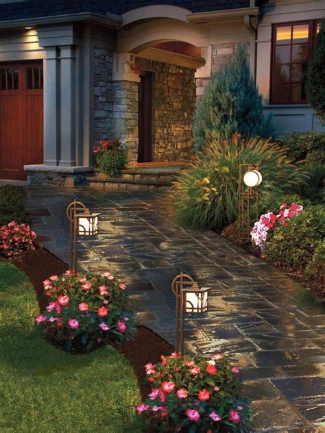 60 Adorable Front Yard Lighting Ideas for Your Summer Night Vibe