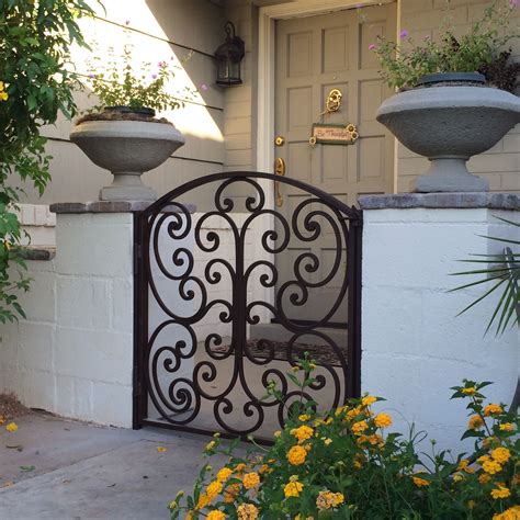 36 Fabulous Farmhouse Fence Ideas For Front Yard Backyard gates