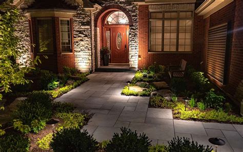 60 Adorable Front Yard Lighting Ideas for Your Summer Night Vibe