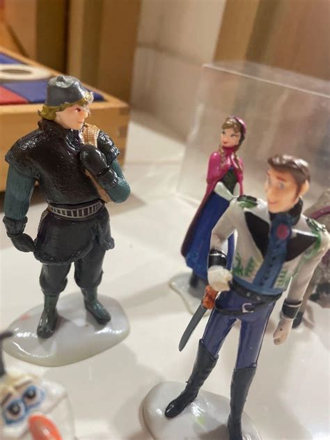 Frozen Miniature Characters