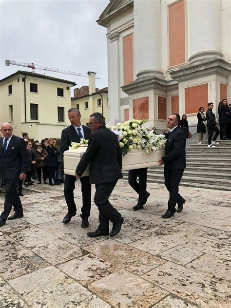 funerali in diretta di giulia