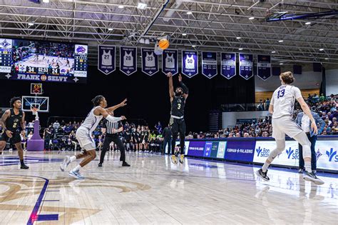 furman university basketball score