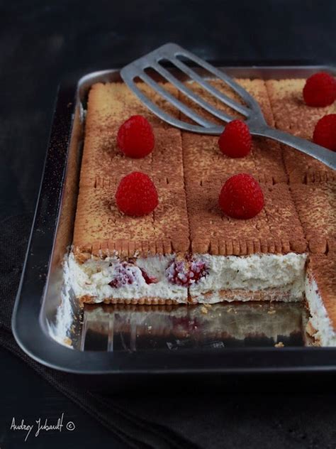 Préparation du gâteau petit beurre mascarpone framboise