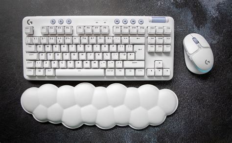 Logitech G715 Wireless Mechanical Gaming Keyboard with LIGHTSYNC RGB