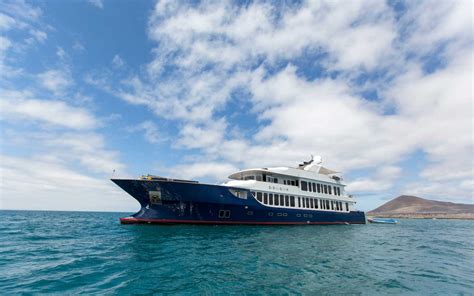 galapagos islands by boat