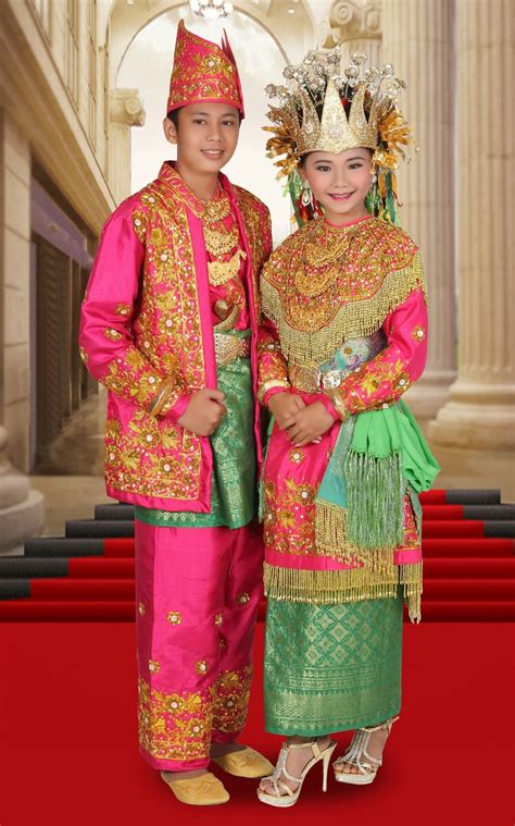 gambar pakaian adat indonesia