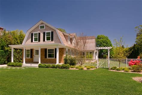 Gambrel Roof With Windows