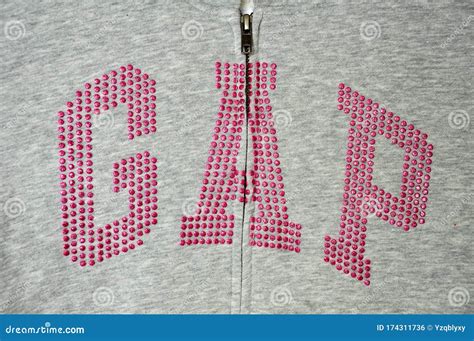 gap clothing stock symbol