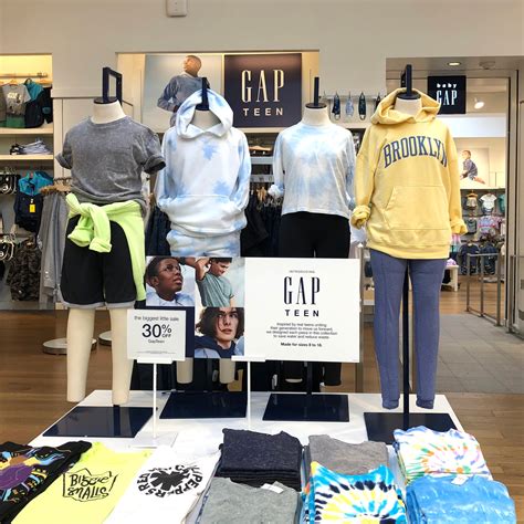 gap factory store hours