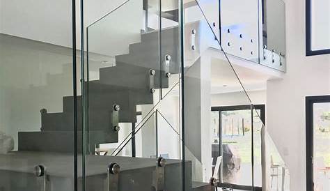 Gardecorps en verre, des escaliers en transparence