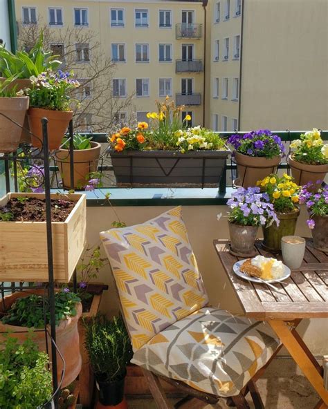 68 wonderful small apartment balcony decor with beautiful plant 2019