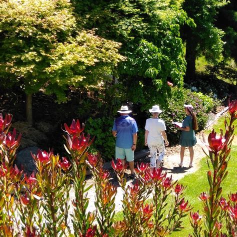 garden guided tours