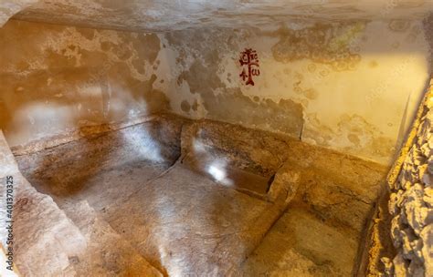 garden tomb interior
