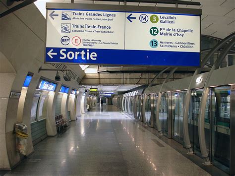 gare st lazare metro