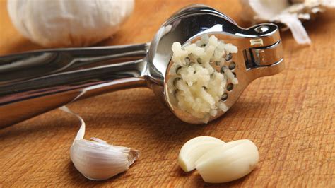Garlic Press Safety Tips