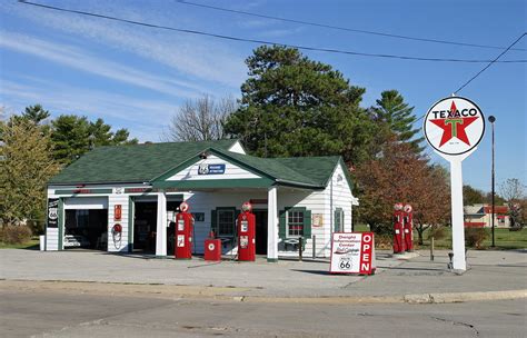 gas stations in maple heights