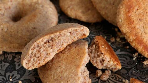 Texture friable du gâteau sablé marocain