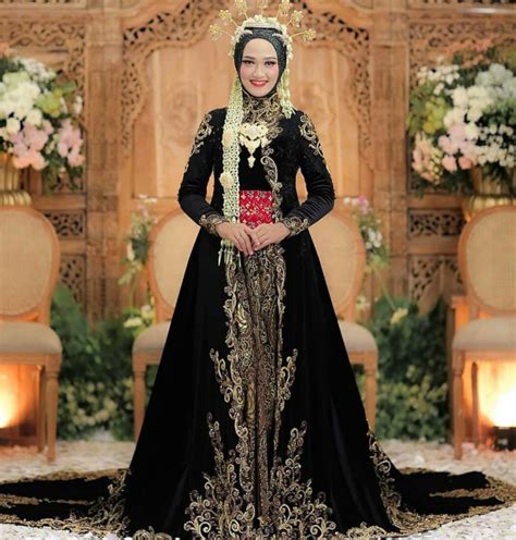 4 Gaun Kebaya Hijab Modern yang Mewah untuk Tampilan Kondangan Enggak