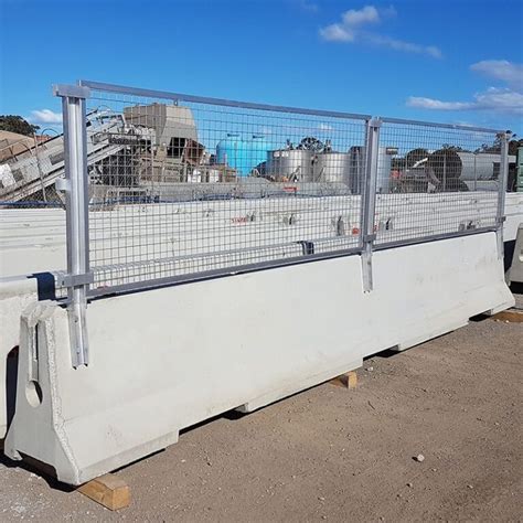 Modular antigawk screens for concrete and plastic barriers
