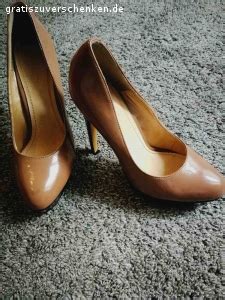 SUCHE gebrauchte Schuhe Sandalen Stiefel zu verschenken in Bayern