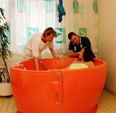 Eine Baby Badewanne mit oder ohne Gestell ist ein tolle Geschenk zur Geburt. Eine Baby