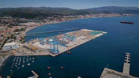 genoa vado ligure port in which country