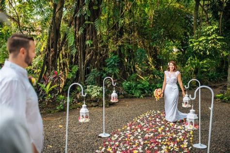 getting married in bali indonesia